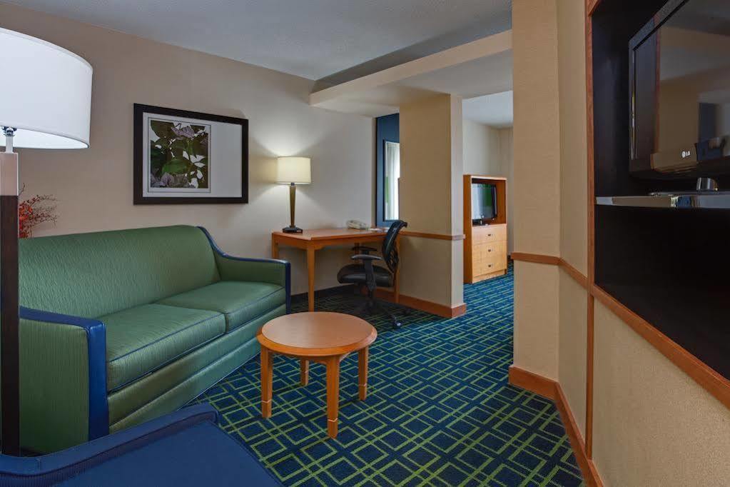 Fairfield Inn By Marriott Hazleton Bagian luar foto
